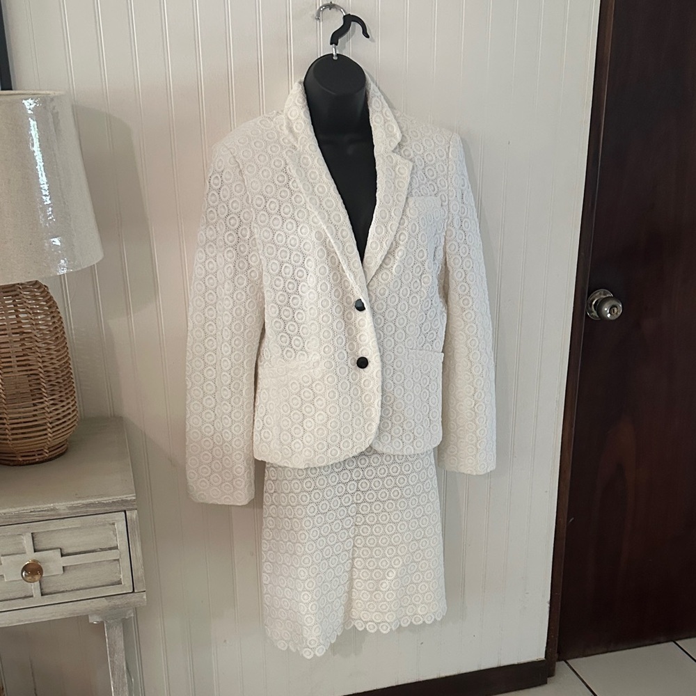 Calvin Klein Cream Blazer and Skirt Set sz Large - Picture 6 of 17